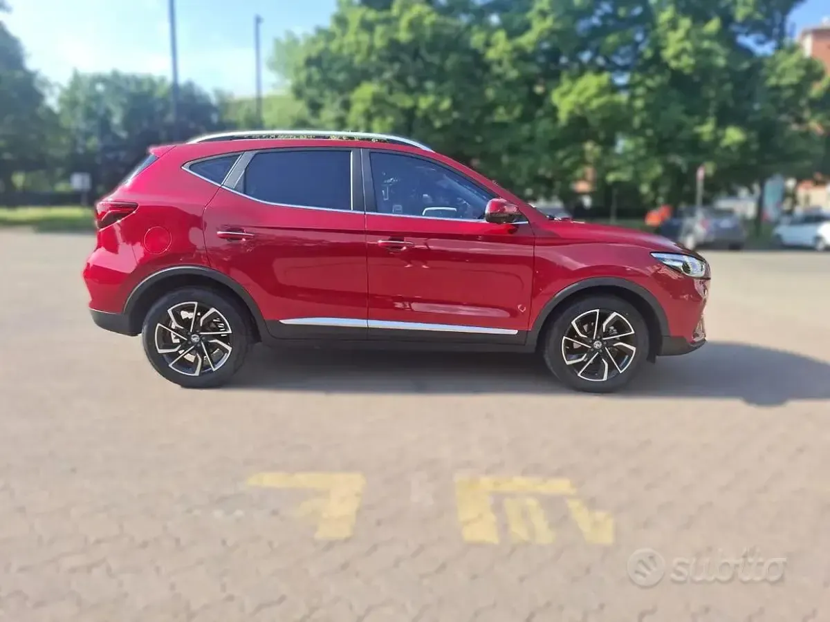 Usata MG ZS Luxury 106 CV (77 kW) 2023 Rosso SUV