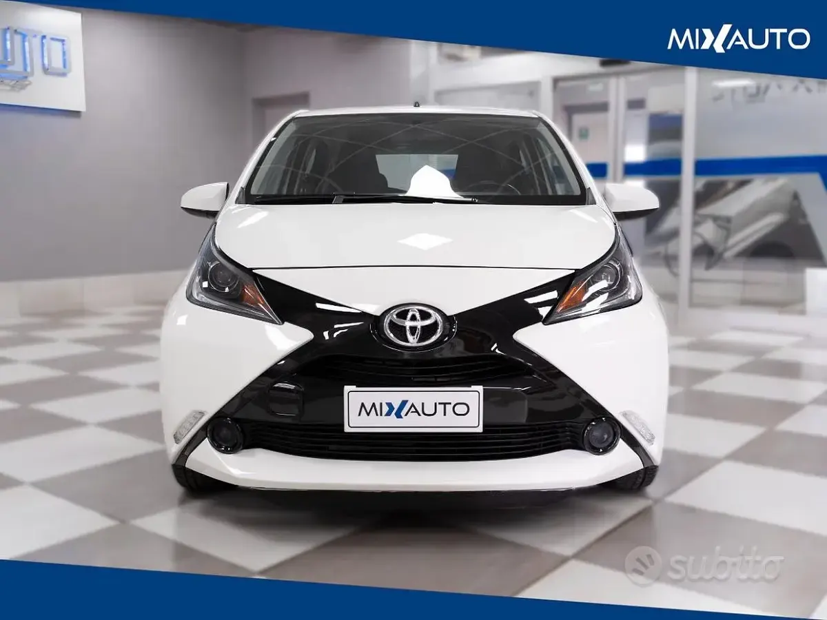 Usata Toyota Aygo Cool 69 CV (50 kW) 2016 Bianco Utilitaria