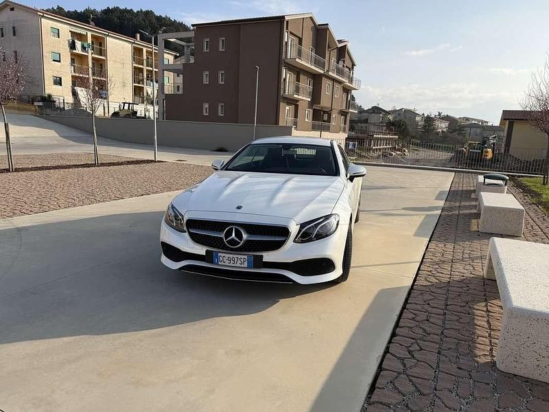 Usata Mercedes E220 Premium Plus 194 CV (142 kW) 2020 Coupé