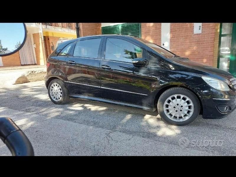 Usata Mercedes B180 109 CV (80 kW) 2006 Nero Monovolume