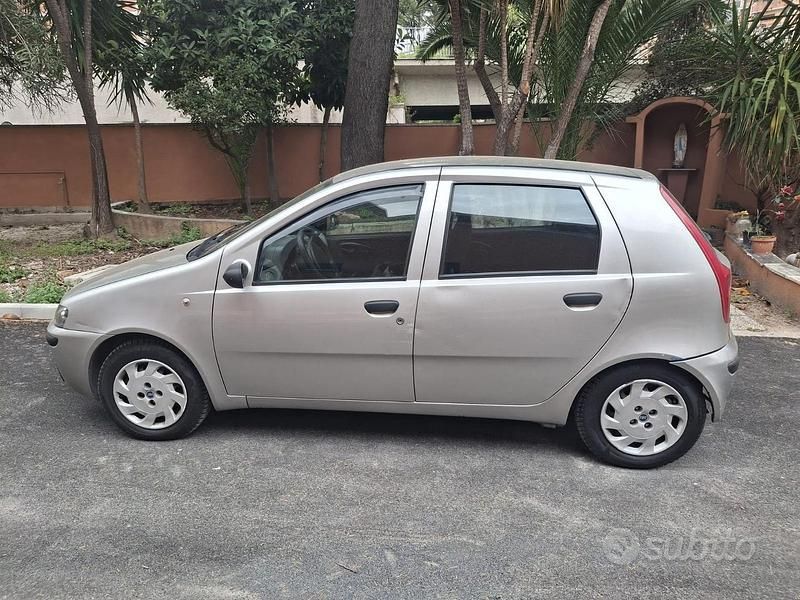 Usata Fiat Punto 80 CV (58 kW) 2003 Grigio Utilitaria
