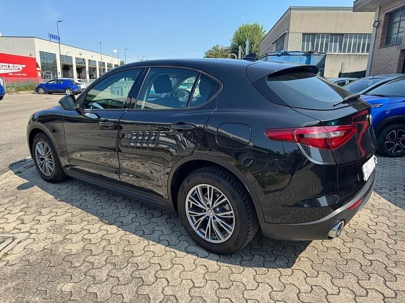 Usata Alfa Romeo Stelvio Business 180 CV (132 kW) 2017 Nero SUV
