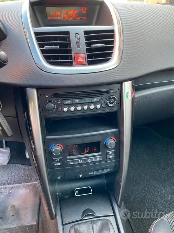 Gebraucht Peugeot 207 90 PS (66 kW) 2011 Schwarz Kombi