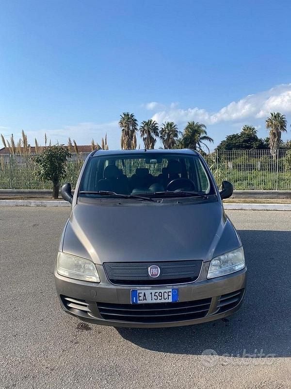 Usata Fiat Multipla 120 CV (88 kW) 2010 Grigio Monovolume