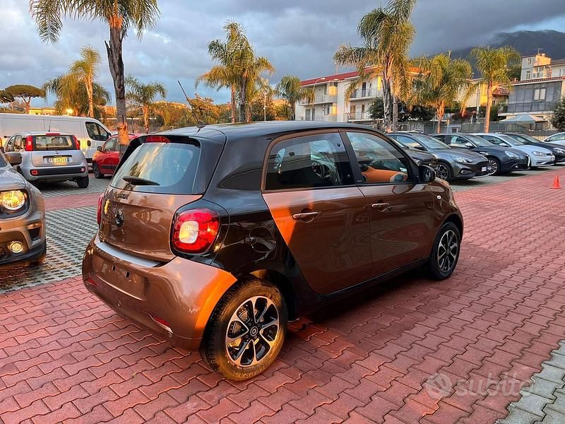 Usata Smart ForFour Passion 71 CV (52 kW) 2017 Marrone Utilitaria