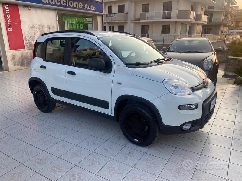 Usata Fiat Panda 4x4 S 95 CV (69 kW) 2017 Bianco Utilitaria