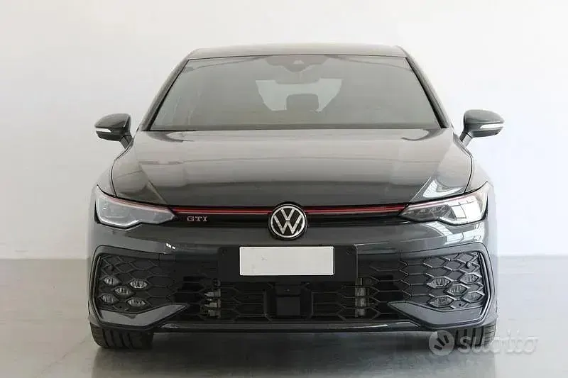 Usata VW Golf VIII GTI 265 CV (194 kW) 2024 Grigio Berlina