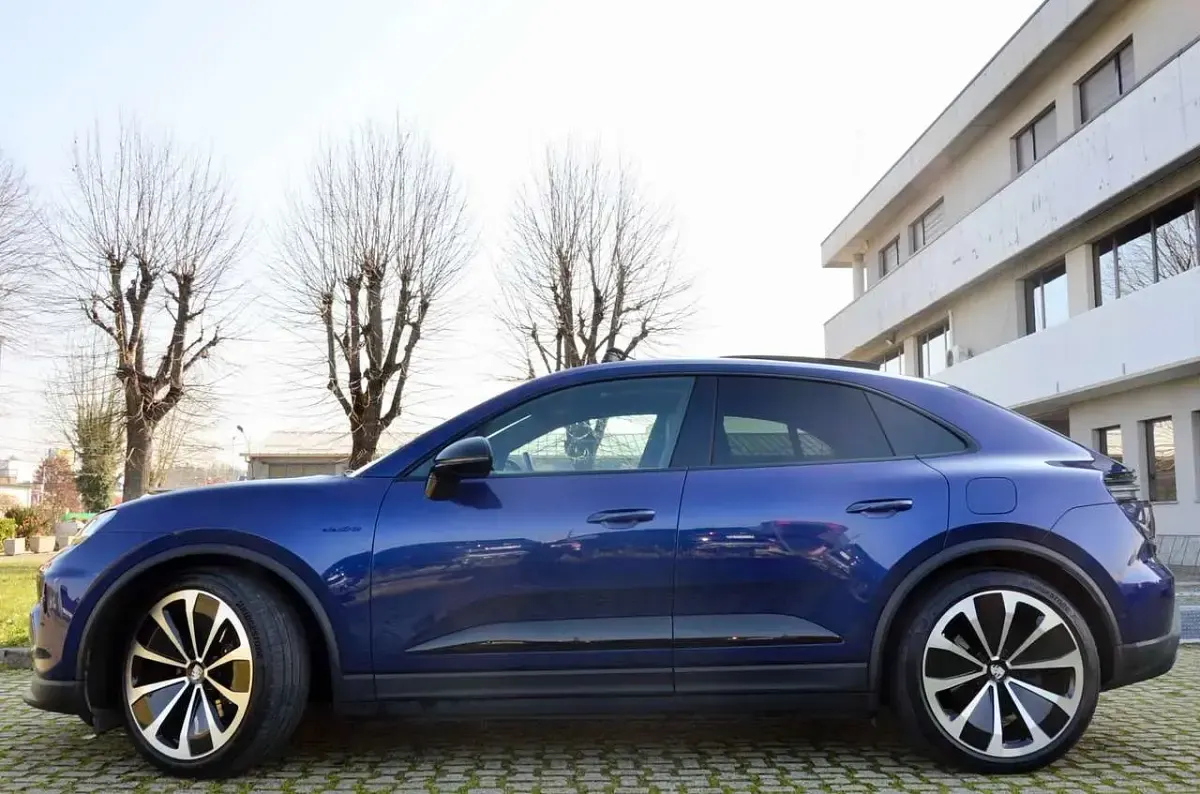 Usata Porsche Macan 197 CV (144 kW) 2024 Blu genziana SUV
