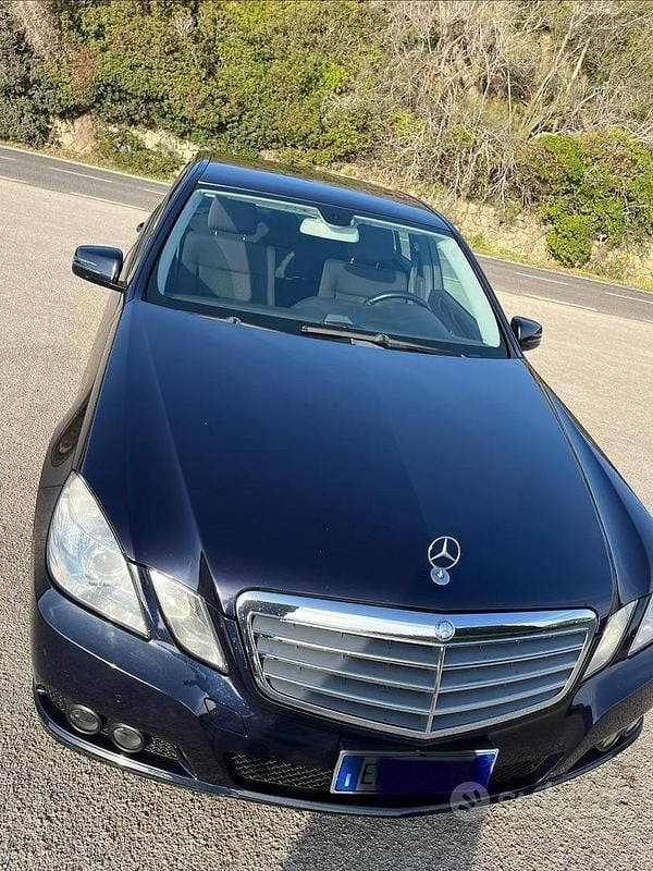 Usata Mercedes E250 Avantgarde 224 CV (164 kW) 2011 Blu/azzurro Berlina