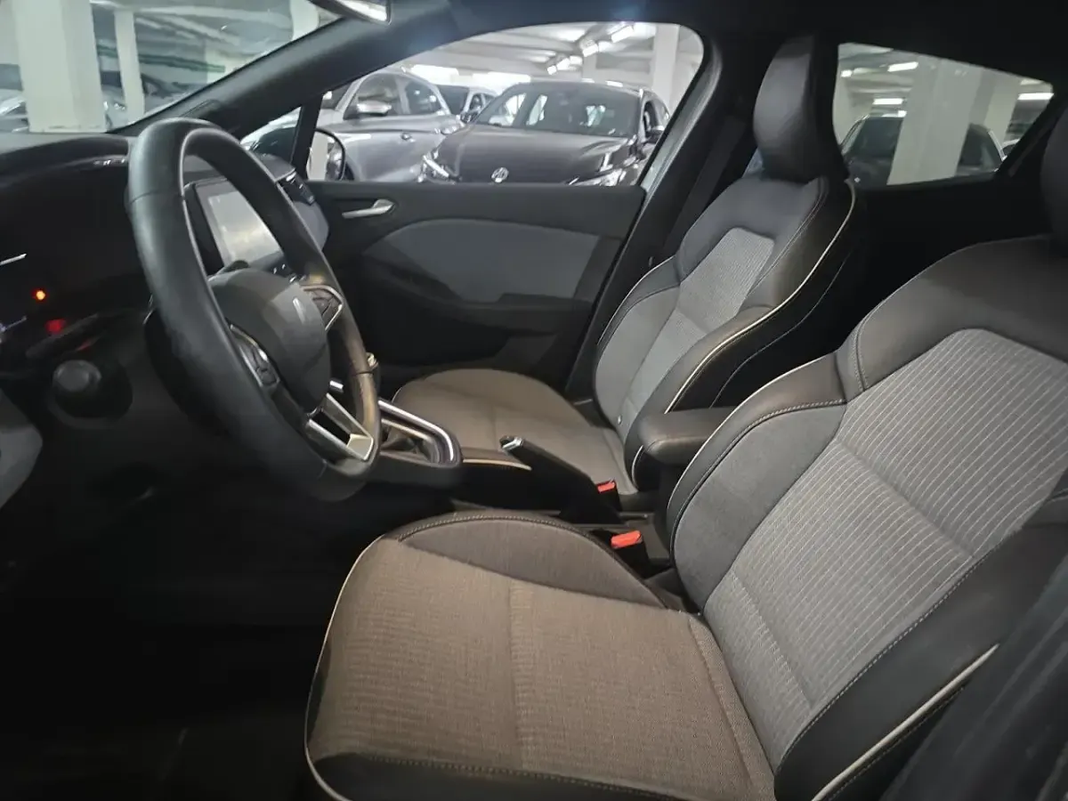 Usata Renault Clio V Techno 90 CV (66 kW) 2025 Grigio Utilitaria