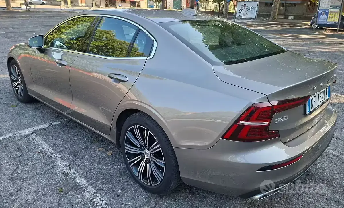 Usata Volvo S60 190 CV (139 kW) 2021 Grigio Berlina