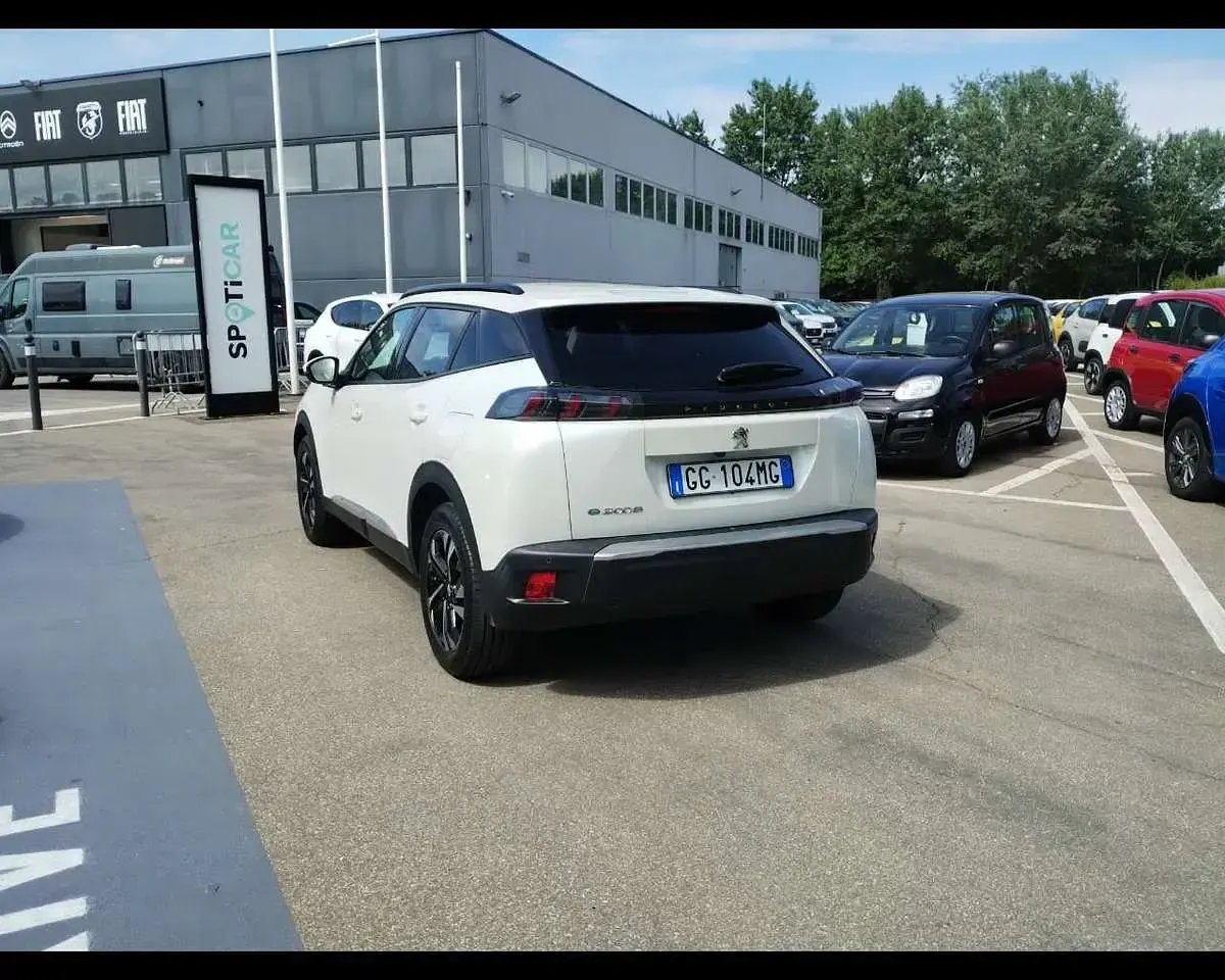 Begagnad Peugeot e-2008 Allure 56 kW (77 HK) 2021 Vit SUV