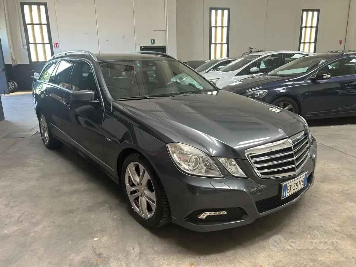 Usata Mercedes E250 Avantgarde 204 CV (150 kW) 2011 Grigio Berlina