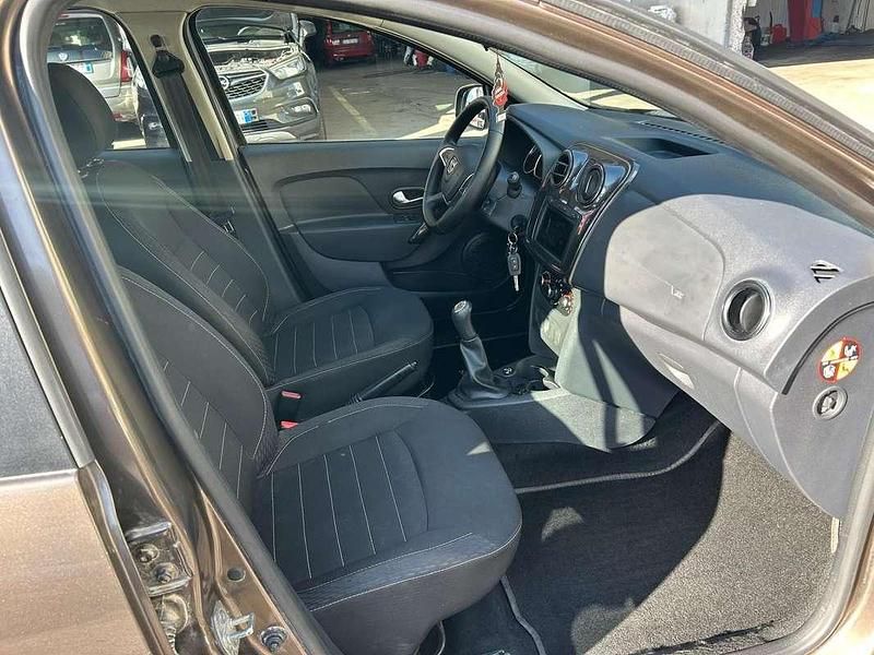 Usata Dacia Sandero Comfort 101 CV (74 kW) 2020 Berlina