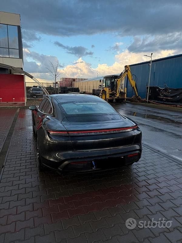 Usata Porsche Taycan 4S 139 kW (190 CV) 2023 Grigio Berlina