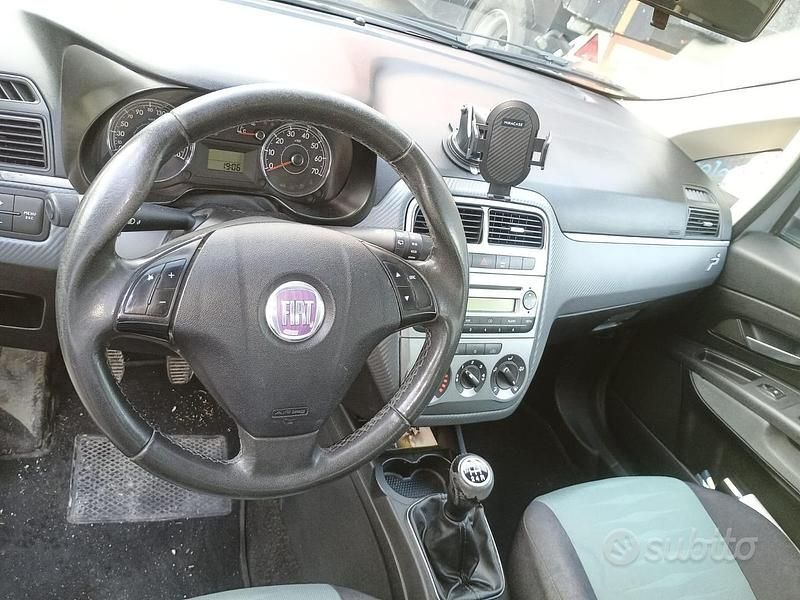 Usata Fiat Grande Punto Dynamic 75 CV (55 kW) 2009 Grigio Utilitaria