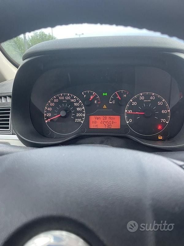 Usata Fiat Punto 90 CV (66 kW) 2006 Blu Berlina