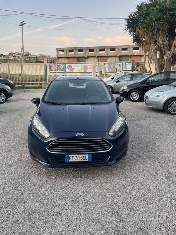 Usata Ford Fiesta Titanium 75 CV (55 kW) 2013 Blu Utilitaria