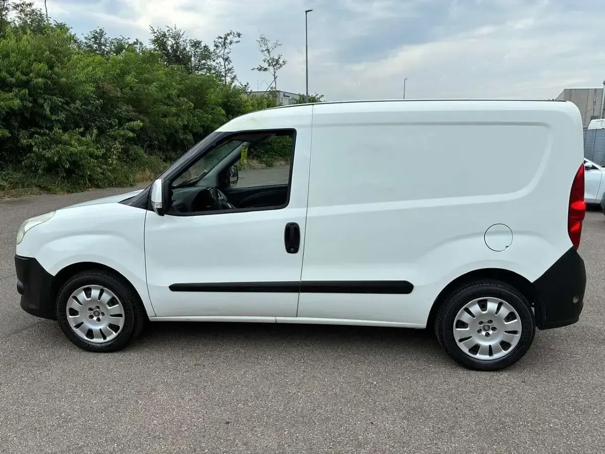 Usata Fiat Doblò Dynamic 95 CV (69 kW) 2012 Bianco Monovolume