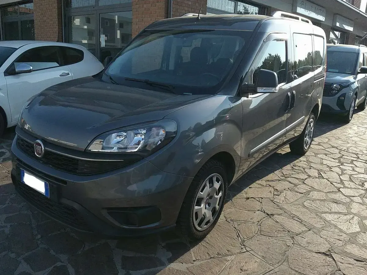 Usata Fiat Doblò Easy 120 CV (88 kW) 2018 Grigio Monovolume