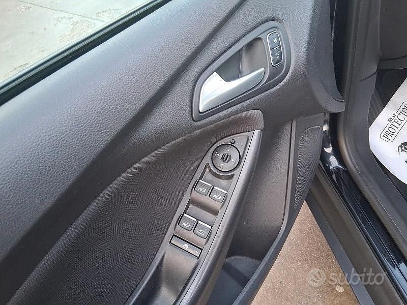 Usata Ford Focus Business Edition 120 CV (88 kW) 2018 Grigio Station wagon