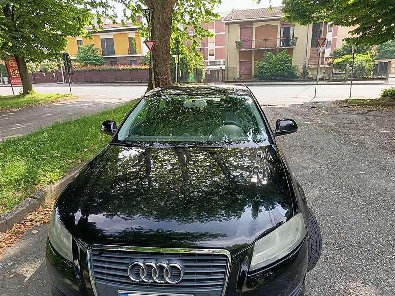 Nero Usata 2010 Audi A3 Attraction Tre volumi | 5000 € (Buon prezzo) - Immagine 1/4
