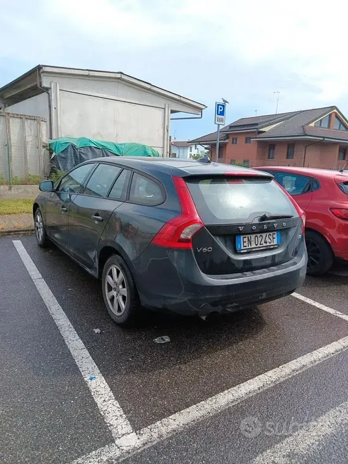 Usata Volvo V60 Momentum 115 CV (84 kW) 2012 Bluazzurro Station wagon