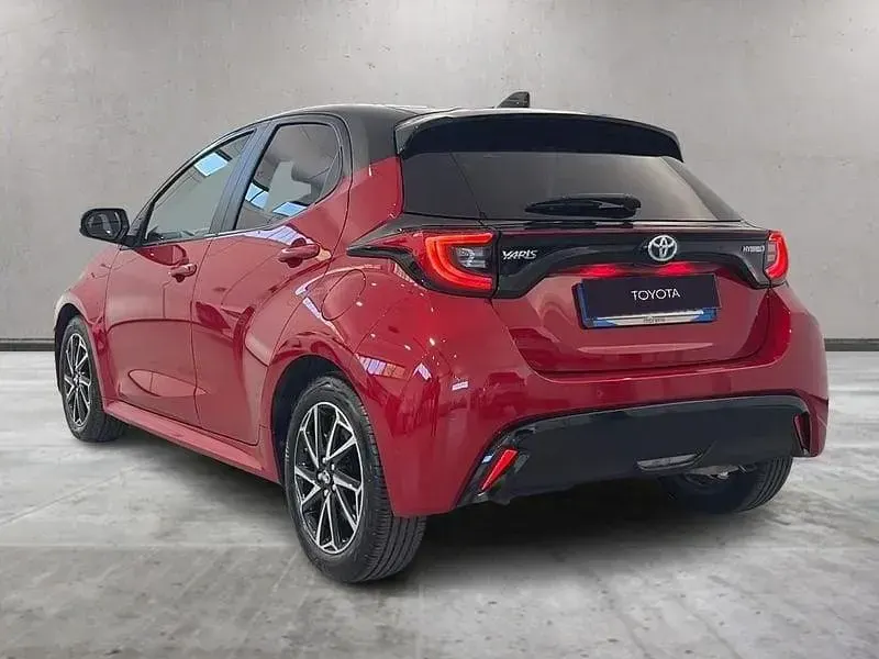 Usata Toyota Yaris Hybrid Style 92 CV (67 kW) 2022 Rosso SUV