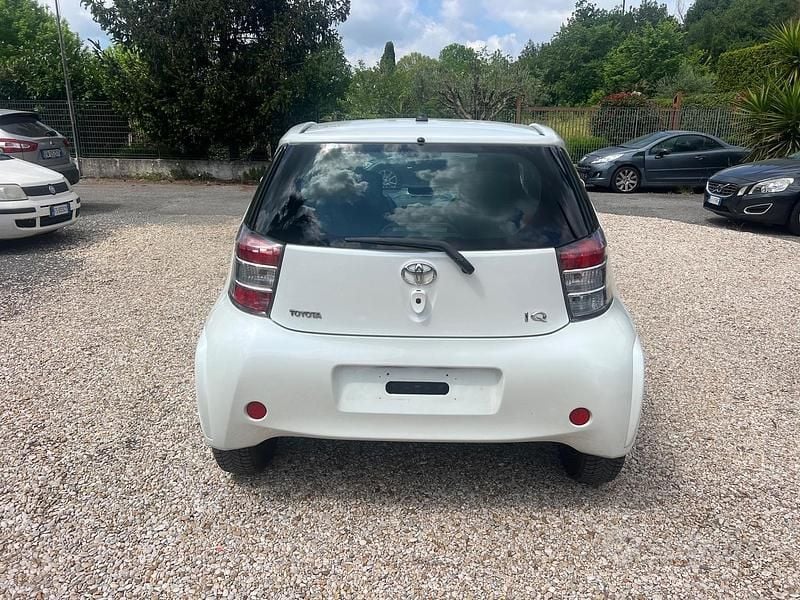 Usata Toyota iQ Sol 68 CV (50 kW) 2009 Bianco Utilitaria
