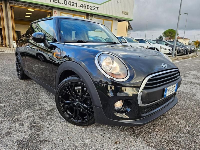 Usata Mini ONE 75 CV (55 kW) 2018 Nero Utilitaria