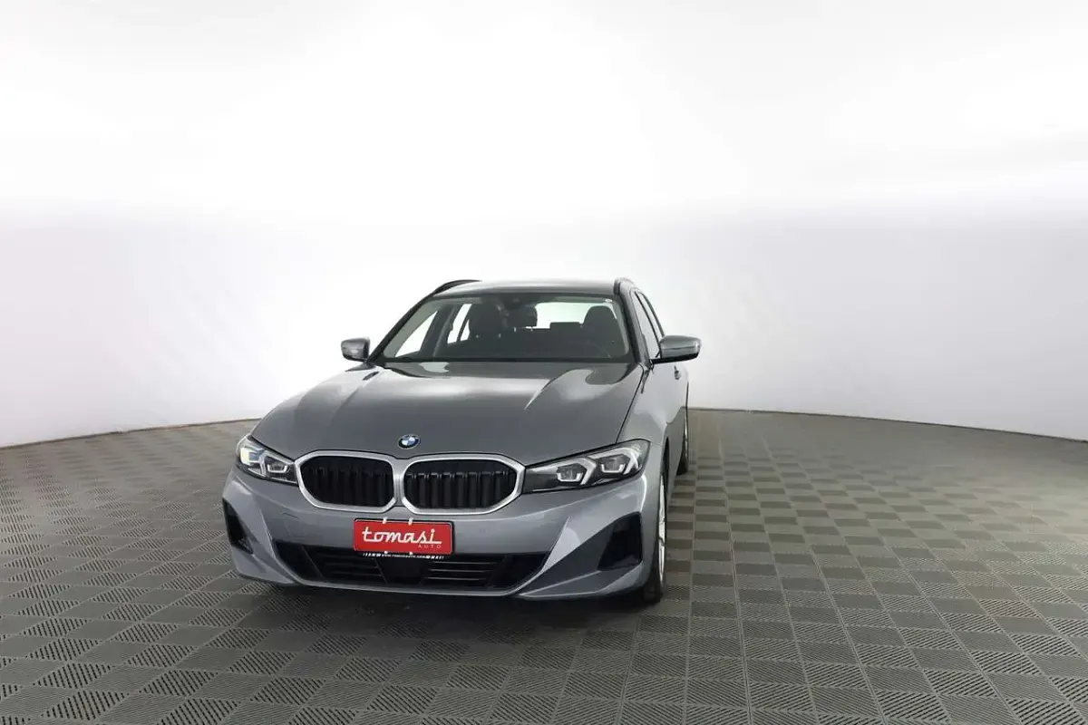 Begagnad BMW 320 Efficient Dynamics 190 HK (139 kW) 2023 Grå Kombi