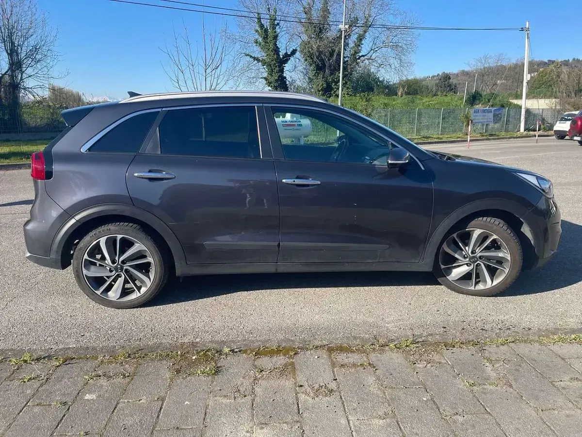 Begagnad Kia Niro Style 141 HK (103 kW) 2019 Grå SUV