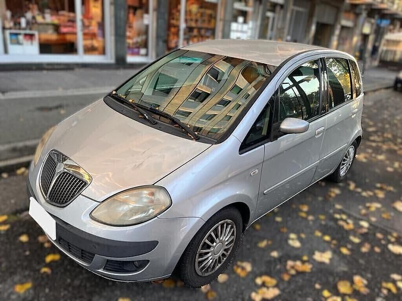 Usata Lancia Musa 95 CV (69 kW) 2006 Grigio Monovolume