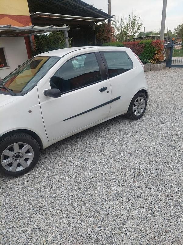 Usata Fiat Punto 2004 Utilitaria