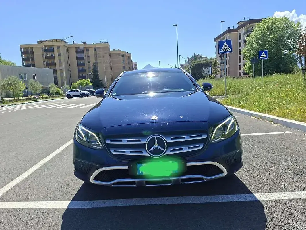 Usata Mercedes E220 All-Terrain Premium 194 CV (142 kW) 2019 Blu/azzurro Station wagon