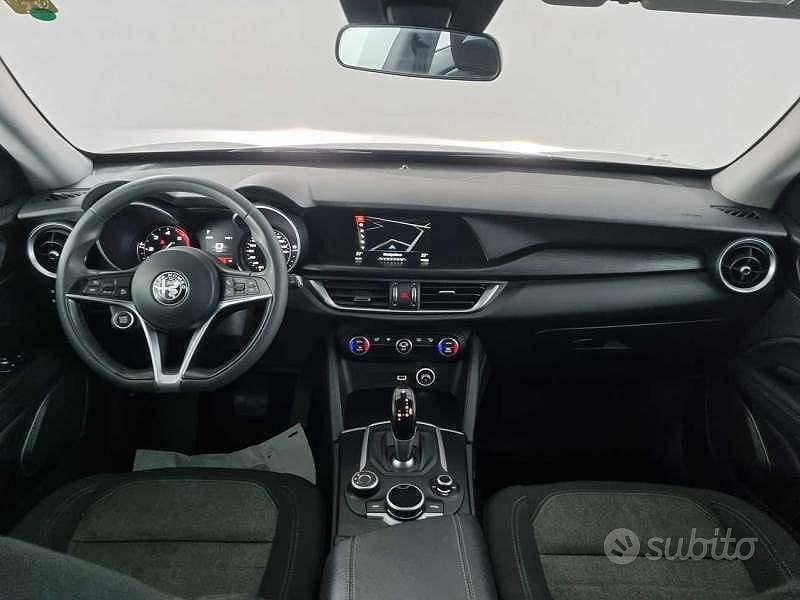 Usata Alfa Romeo Stelvio Business 180 CV (132 kW) 2018 Nero SUV