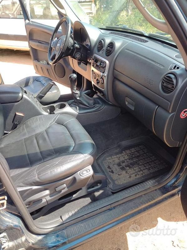 Usata Jeep Cherokee 116 CV (85 kW) 2004 SUV