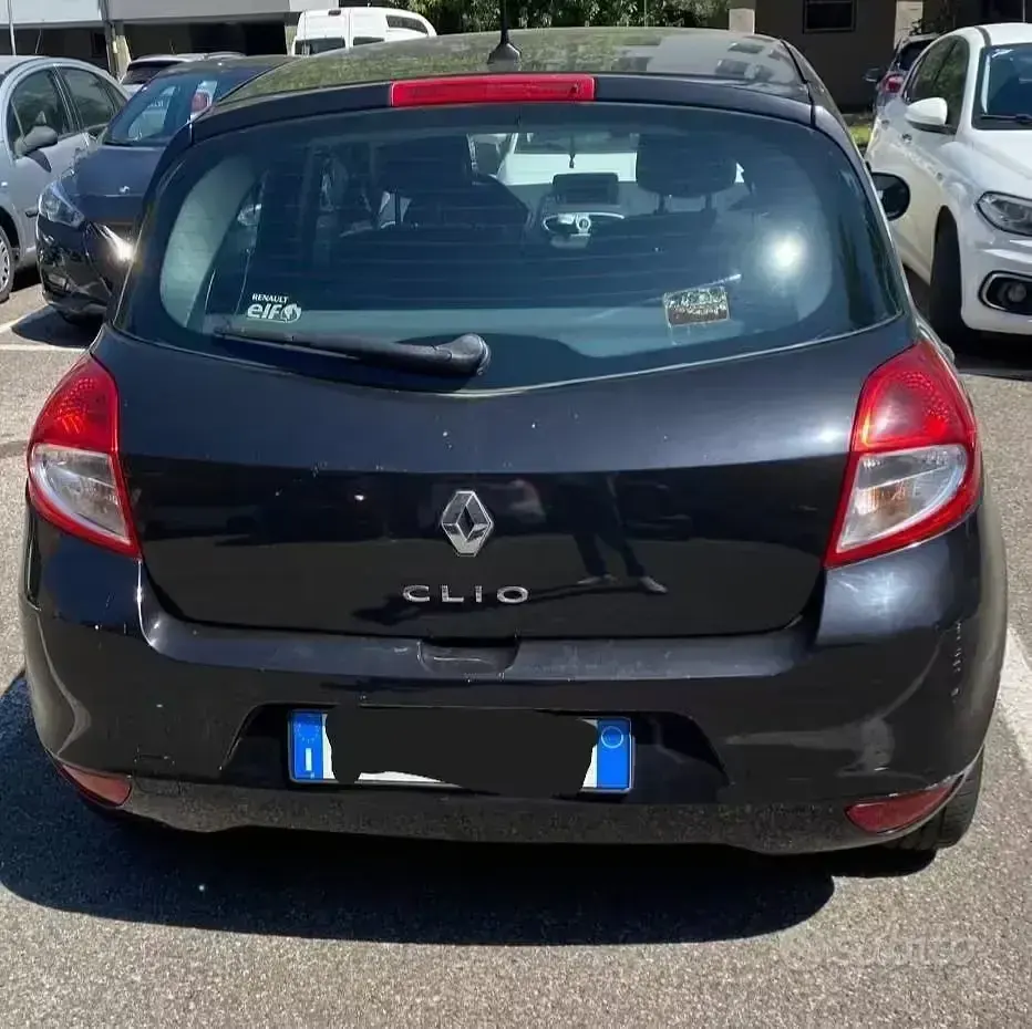 Usata Renault Clio II 75 CV (55 kW) 2010 Nero Berlina