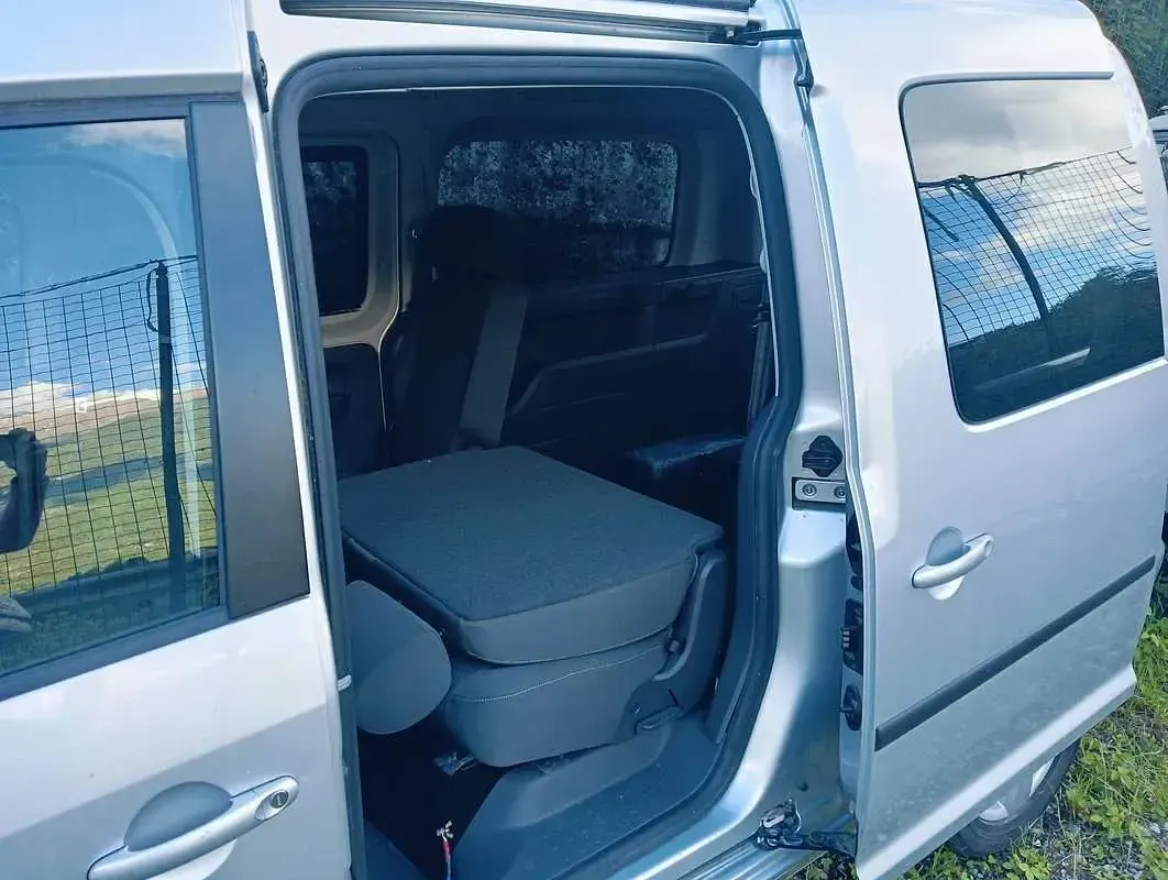 Usata VW Caddy 102 CV (75 kW) 2011 Grigio Monovolume