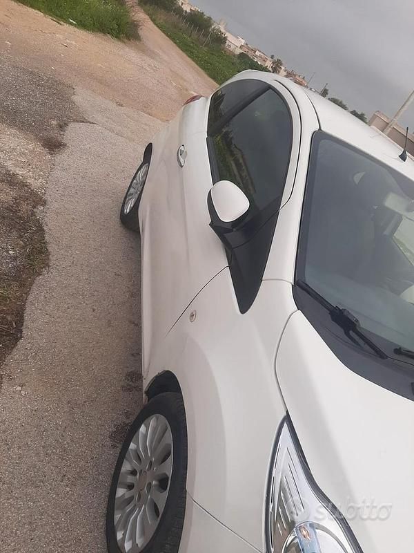 Usata Ford Ka 75 CV (55 kW) 2013 Bianco Utilitaria