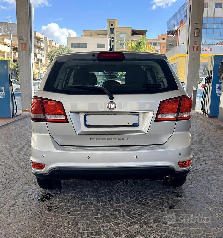 Usata Fiat Freemont 170 CV (125 kW) 2013 Grigio SUV