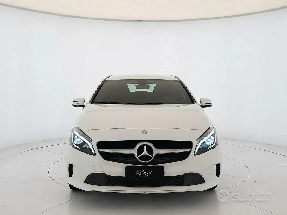 Usata Mercedes A180 109 CV (80 kW) 2017 Bianco Utilitaria