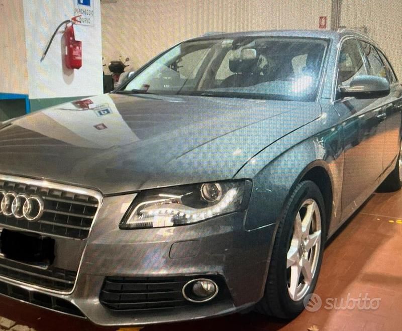 Usata 2012 Audi A4 Tre volumi | 6900 € (Buon prezzo) - Immagine 1/4