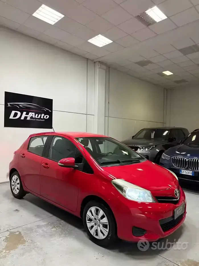 Begagnad Toyota Yaris Active 69 HK (50 kW) 2014 Röd Halvkombi