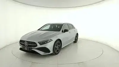 Nuova Mercedes A180 AMG line 116 CV (85 kW) 2026 Mountain grau metallic Berlina