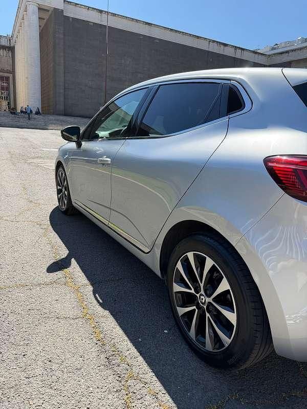 Usata Renault Clio V Techno 101 CV (74 kW) 2023 Argento Berlina