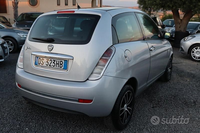 Usata Lancia Ypsilon 75 CV (55 kW) 2008 Grigio Utilitaria