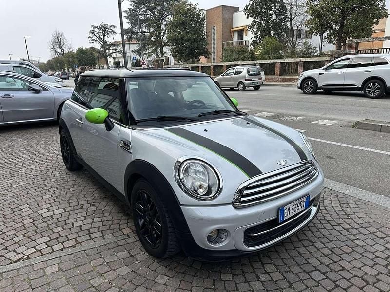Usata Mini Cooper D 111 CV (81 kW) 2012 White silver Utilitaria