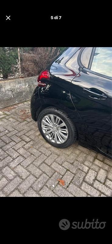 Usata Peugeot 208 2017 Nero Utilitaria