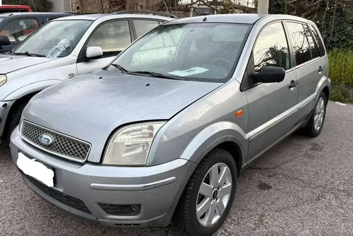 Usata Ford Fusion 69 CV (50 kW) 2004 Bianco Utilitaria
